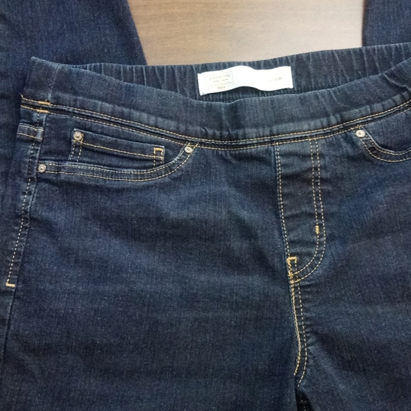 Signature Levi Strauss Totally Shaping Pull On Skinny Jean Jeggings - Picture 2 of 10